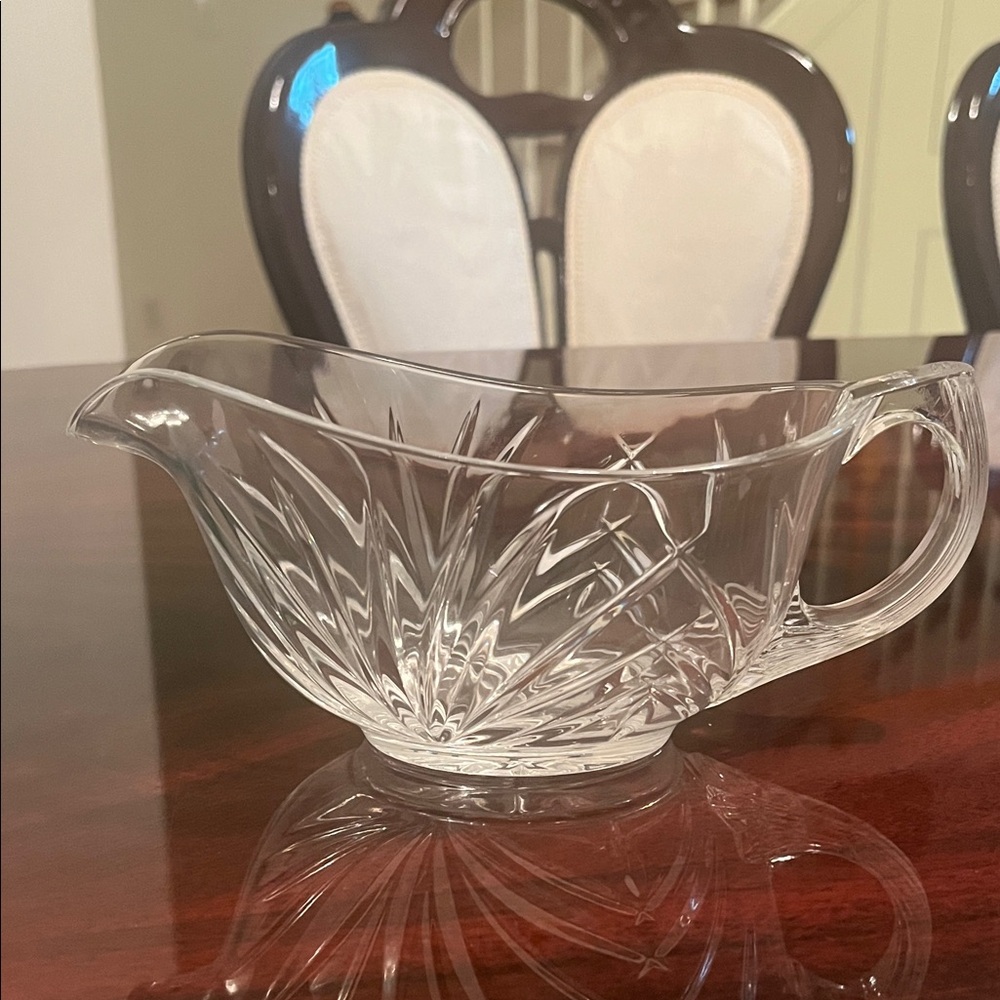 Elegant Clear Glass Gravy Boat